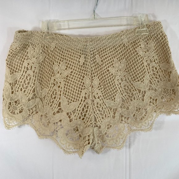 SOLD. EXPRESS Womens Beige Crochet Lined Short Shorts NWOT - Picture 6 of 11